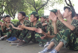 參加深圳軍事夏令營體驗刺激的真人CS