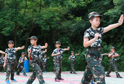 深圳軍訓夏令營改變小學生不良習慣