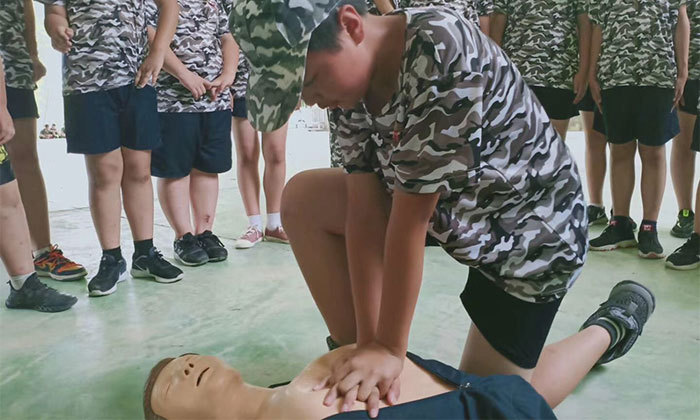 深圳軍訓夏令營報名哪家好