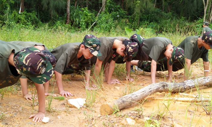 深圳軍事集訓(xùn)營(yíng)的主題活動(dòng).jpg