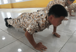 深圳軍事夏令營在哪里報(bào)名？