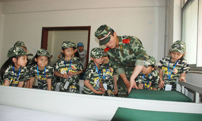 深圳軍事夏令營(yíng)費(fèi)用