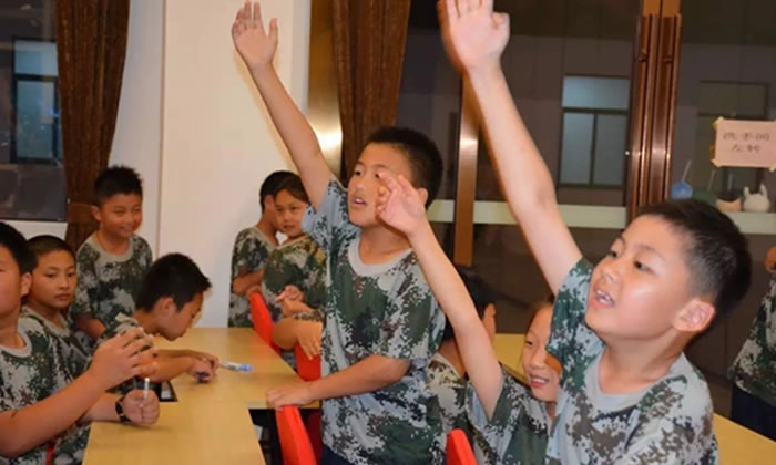 深圳夏令營中孩子們的學習中
