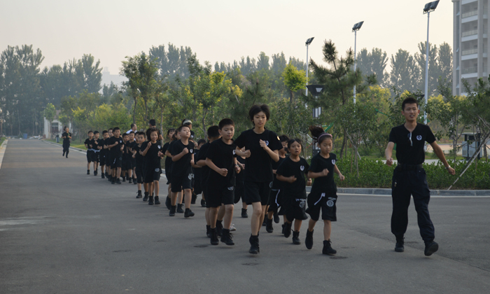 深圳青少年軍旅訓(xùn)練營的收獲是什么.jpg