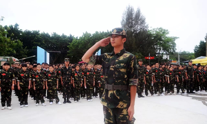 深圳軍事夏令營(yíng)