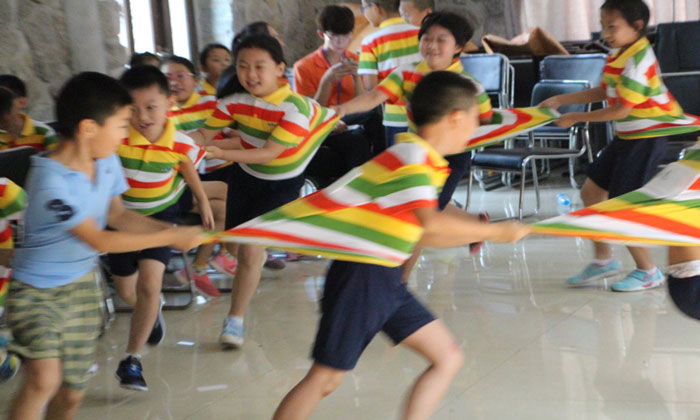 深圳暑假夏令營(yíng)為什么不讓帶作業(yè)也不讓家長(zhǎng)探望