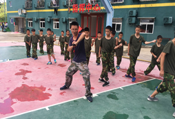 深圳拓展夏令營挑戰(zhàn)極限訓(xùn)練活動