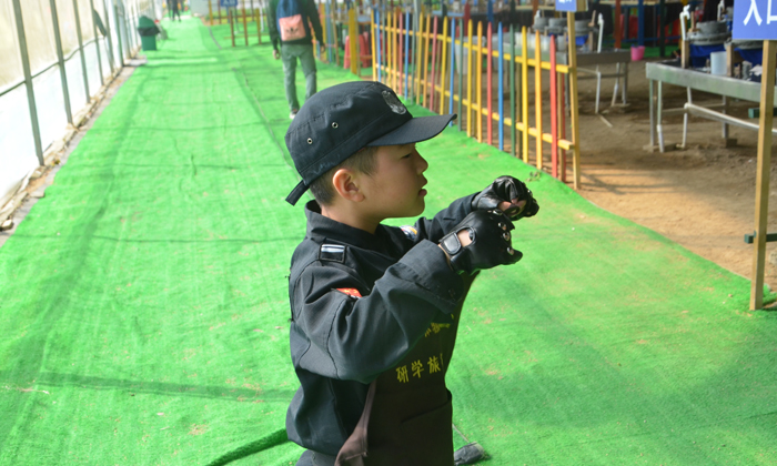 深圳有特警與軍事相互結合的夏令營嗎？.jpg