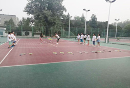 深圳羽毛球夏令營推薦打比賽時正確地運用戰(zhàn)術
