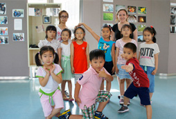 深圳藝術(shù)夏令營活動幫助孩子更好地融入社會