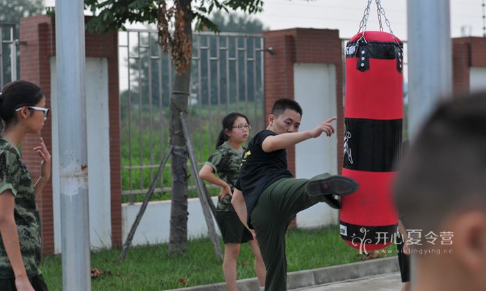 深圳軍訓(xùn)夏令營(yíng)為孩子奠定良好的發(fā)展基礎(chǔ)