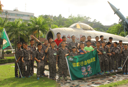 深圳中學(xué)生軍事夏令營給你一個軍人的生活的機(jī)會