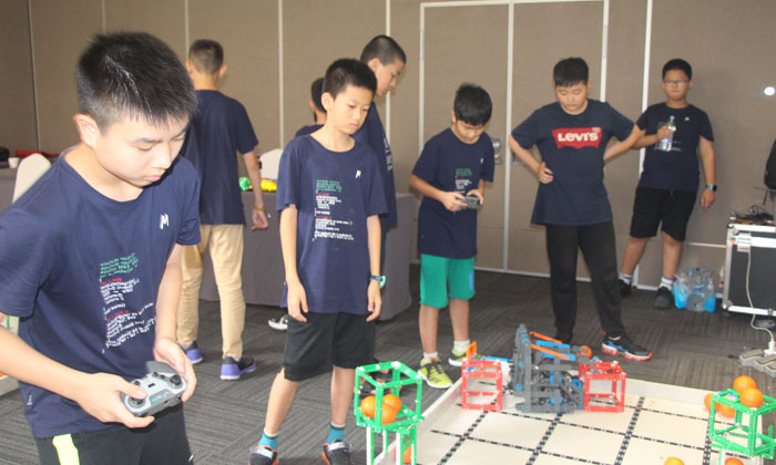 7-18歲的青少年參加石家莊機(jī)器人夏令營(yíng)怎么樣？.jpg