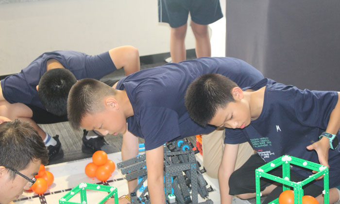 中小學生參加十堰機器人夏令營的優(yōu)勢有哪些？.jpg