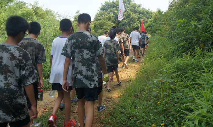 初中生軍事夏令營(yíng)