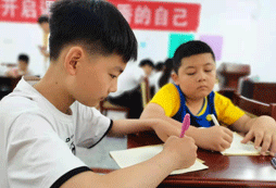 參加數(shù)學(xué)夏令營(yíng)幫助孩子提高數(shù)學(xué)成績(jī)