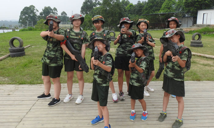孩子去軍事夏令營好不好