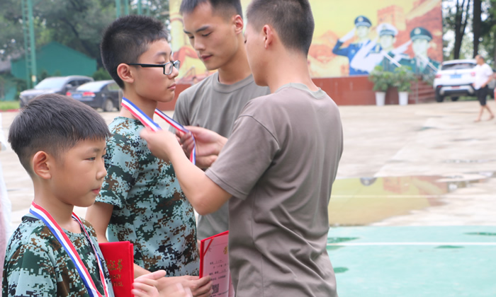 廣漢自強(qiáng)軍事夏令營