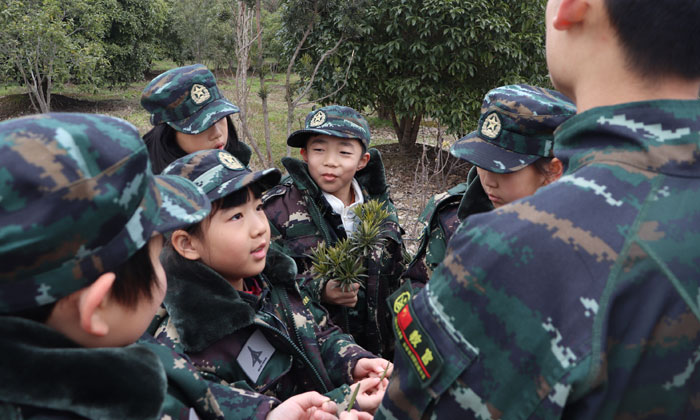 四川軍事夏令營(yíng)以榜樣的力量幫助孩子成才！.jpg