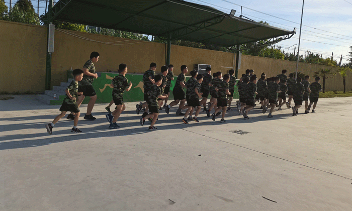 四川軍事夏令營是孩子暑期的最佳選擇！.gif