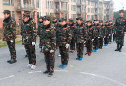 火爆的崇州軍事訓練營，看完的家長都想報名