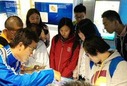 體驗全球頂尖的新加坡國立大學(xué)老師授課