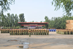 給我一班學(xué)生，交給一隊(duì)準(zhǔn)軍人