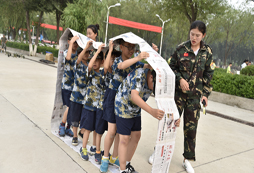 少年軍旅夏令營圓孩子一個(gè)綠色軍營夢(mèng)