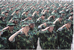 為什么參加少年軍旅夏令營(yíng)