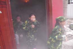 青少年軍事夏令營培養(yǎng)生存救助能力