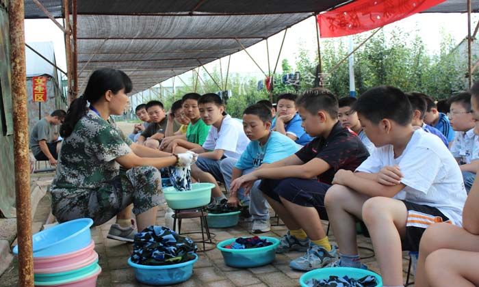 青少年軍事夏令營教會了我們許多
