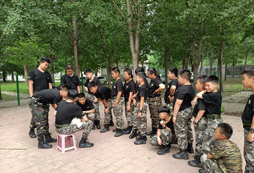 學(xué)員們認(rèn)真聽講
