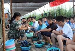 青少年軍事夏令營教會了我們許多
