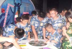 中國青少年軍事夏令營的拓展活動(dòng)