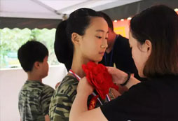 參加青少年軍事夏令營(yíng)后孩子進(jìn)步了