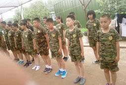 青少年特種兵夏令營(yíng)帶給孩子們?cè)鯓拥纳铙w驗(yàn)？