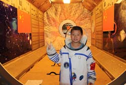 培養(yǎng)青少年學(xué)習(xí)航天軍事夏令營(yíng)知識(shí)
