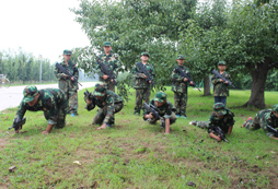 軍事夏令營(yíng)讓軍人陽剛魄力感染青少年的陽光蓬勃
