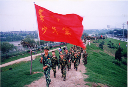 青少年軍事夏令營(yíng)時(shí)刻保障青少年安全