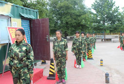 中國青少年軍事夏令營的訓練模式怎么樣？
