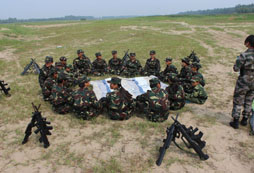 青少年軍事講述在野外活動遇危險天氣應(yīng)如何防護
