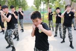 青少年軍事夏令營(yíng)給孩子們最專業(yè)的體驗(yàn)