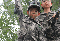 中國(guó)少年預(yù)備役軍事夏令營(yíng)讓孩子養(yǎng)成好的習(xí)慣