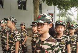 軍事拓展訓練
