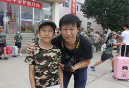 與導師合影