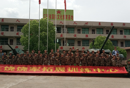 夏令營學員都在夏令營中進行合影