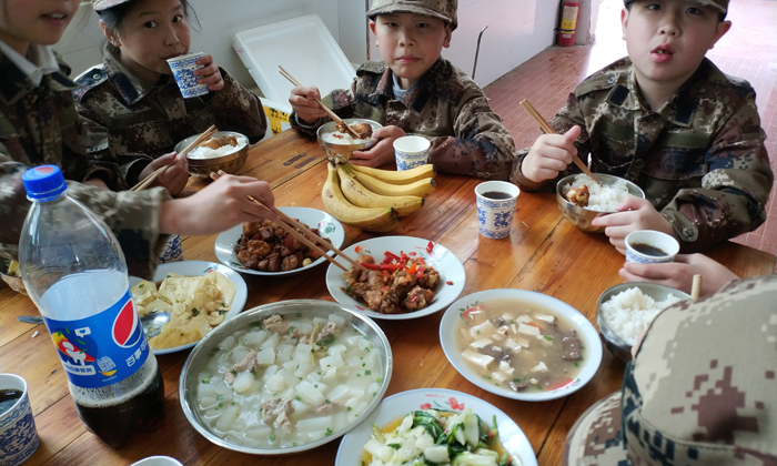 每天都會為學(xué)員準(zhǔn)備每位又營養(yǎng)的飯菜