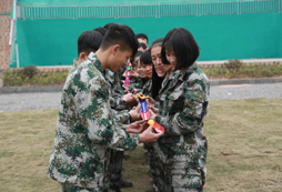 上饒軍事夏令營引導學員健康快樂成長！