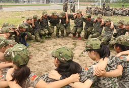 蘇州中學(xué)生軍事夏令營中的精彩