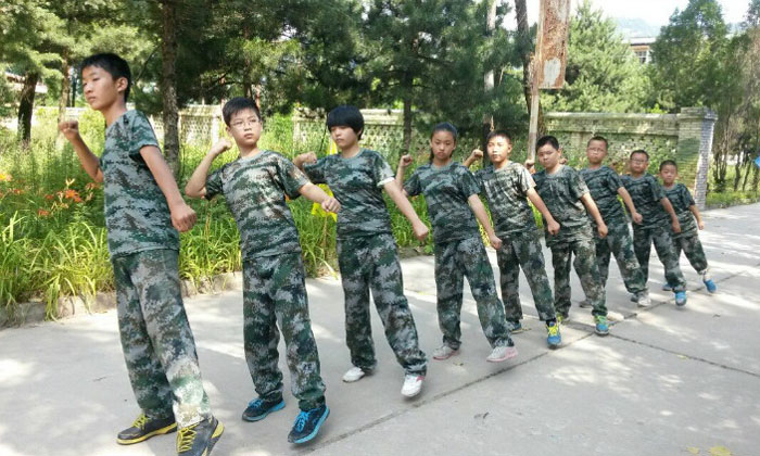 思想力軍事夏令營練武強(qiáng)身健體